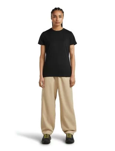 Icebreaker Women Merino 150 Tech Lite SS Tee IB Angle - black