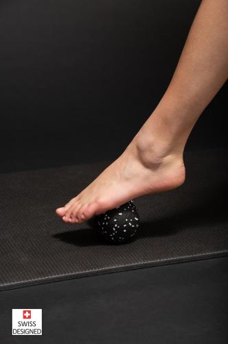 Preview: Airex HEARTBEAT Double Massage Ball - schwarz-weiss, Ø160x80 mm