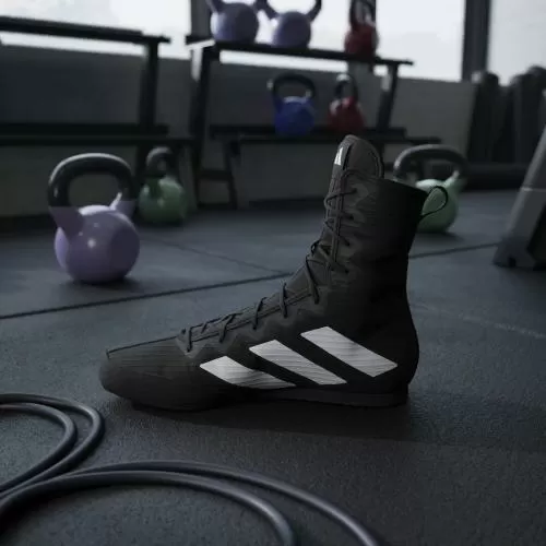 ADIDAS BOX HOG 4 - CBLACK/FTWWHT/CBLACK