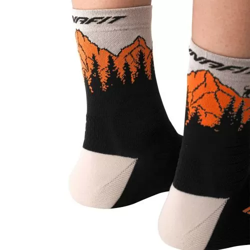 Dynafit Traverse Mid Socken - black out ultra orange