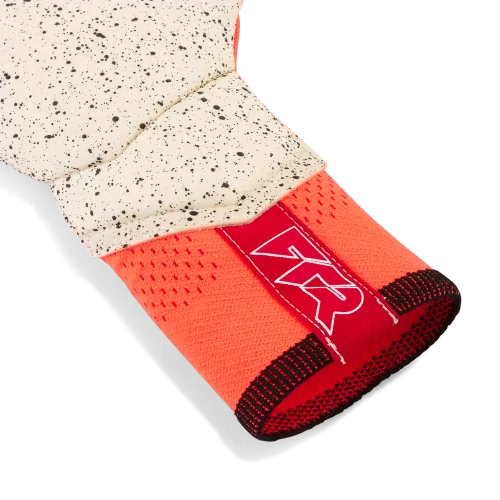 Puma FUTURE Ultimate NC - glowing red
