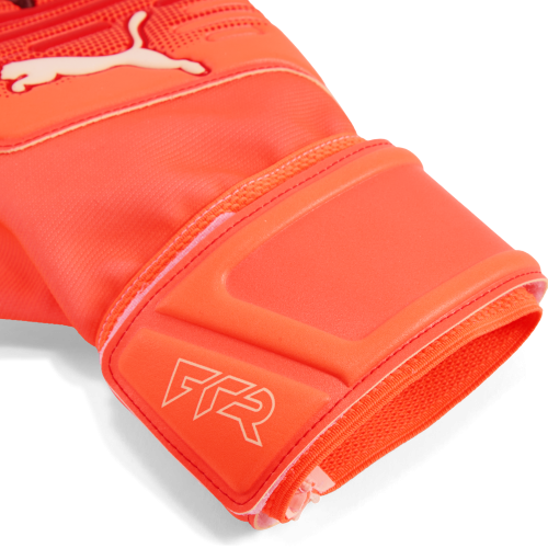 Puma FUTURE Match NC - glowing red