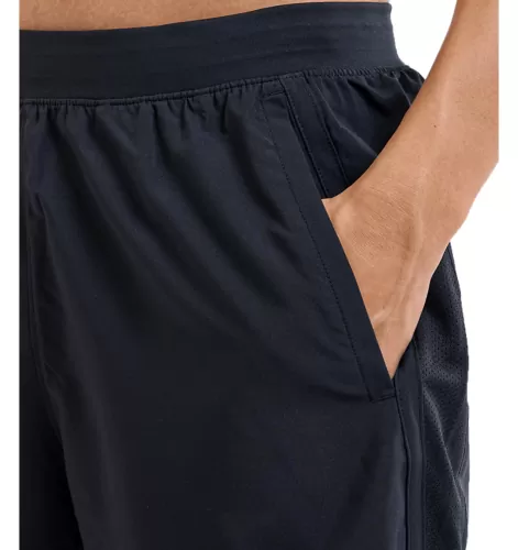 Under Armour Launch 7In Shorts - black